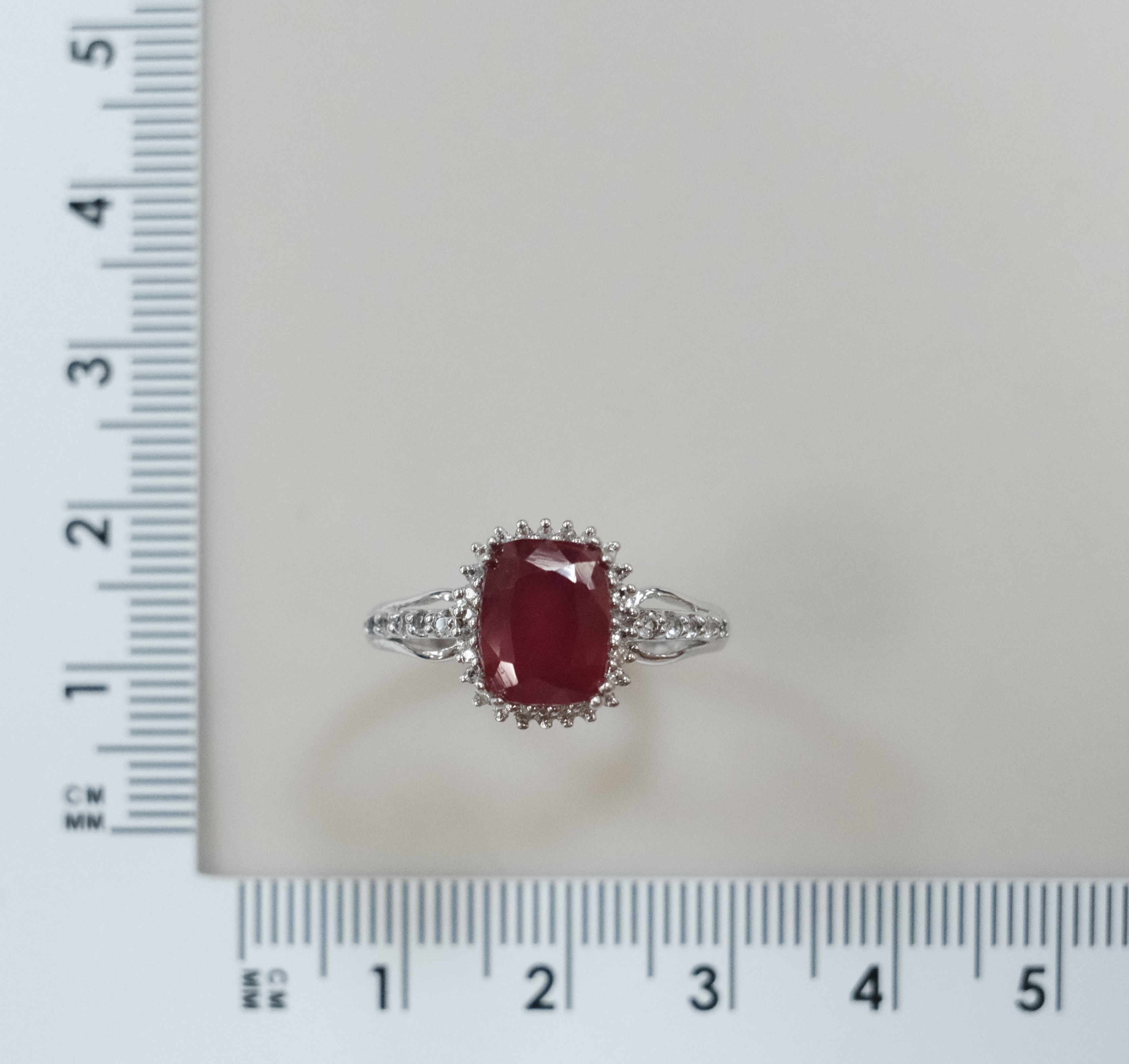Серебряное кольцо с рубином